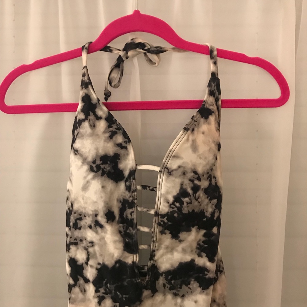 HOLLISTER ONE PIECE SWIMSUIT